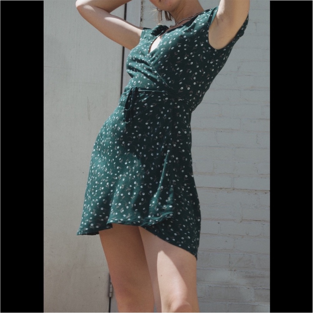 Brandy Melville Robbie Dress - Picture 2 of 5